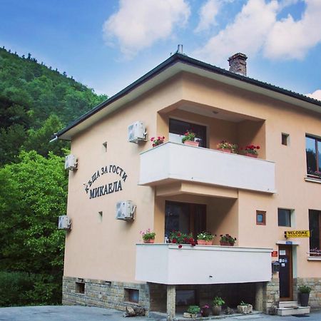 Guest House Mikaela Габрово Екстериор снимка